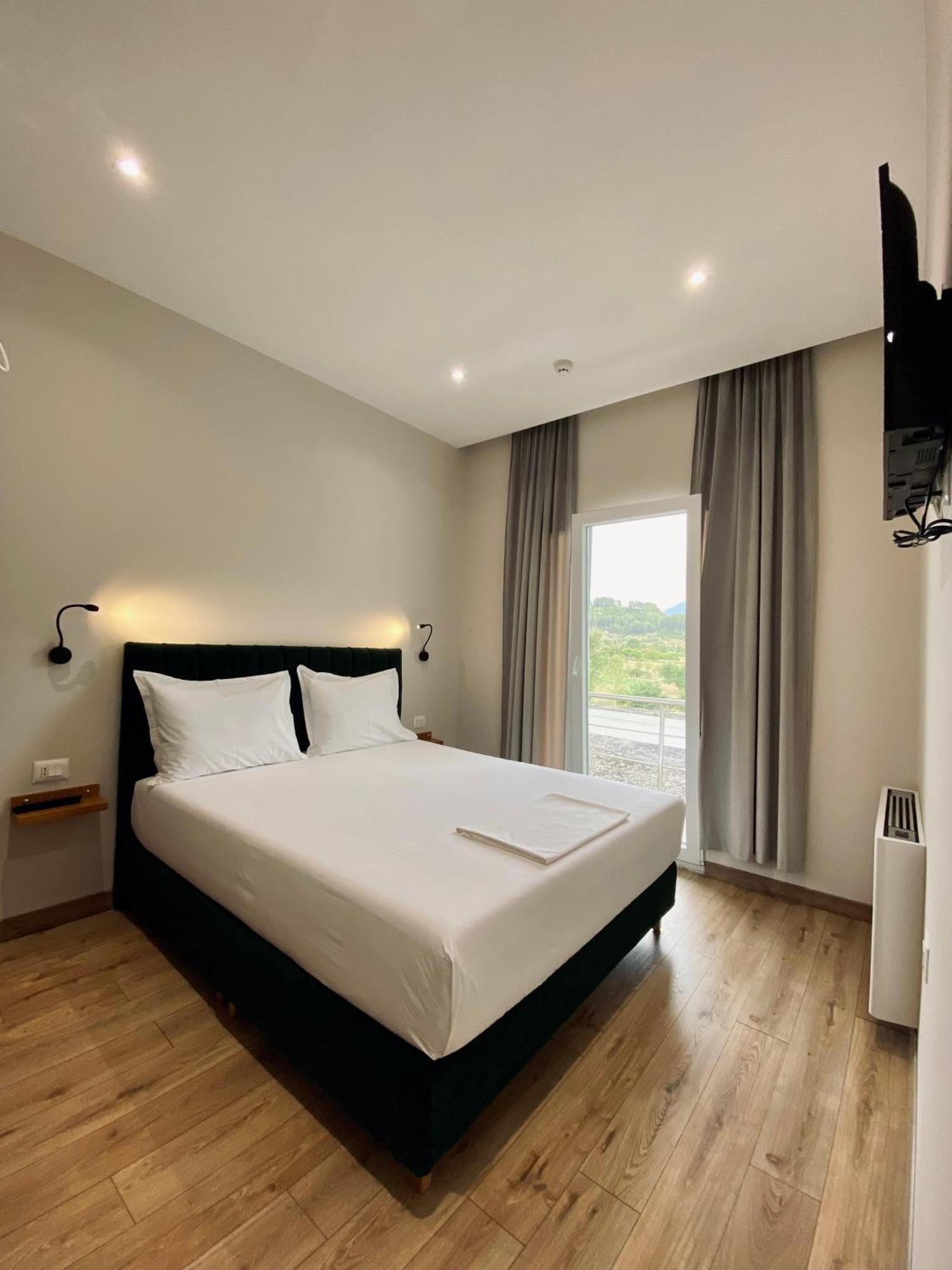 Merly Hotel Përmet Kültér fotó